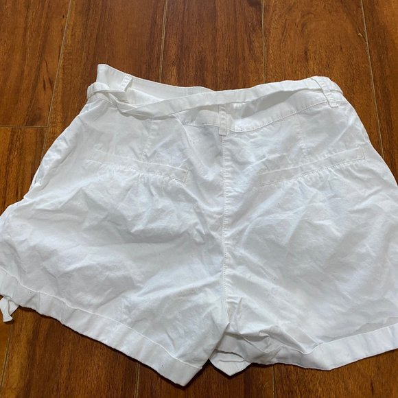 Forever 21 White Summer Shorts - Picture 2 of 2
